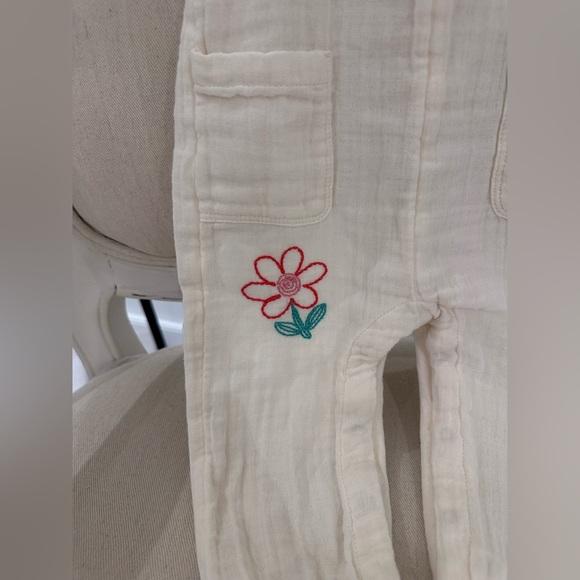 🤍 6~12 Mth Muslin Cotton Baby Romper with Embroidered Accents NWT - Picture 7 of 9